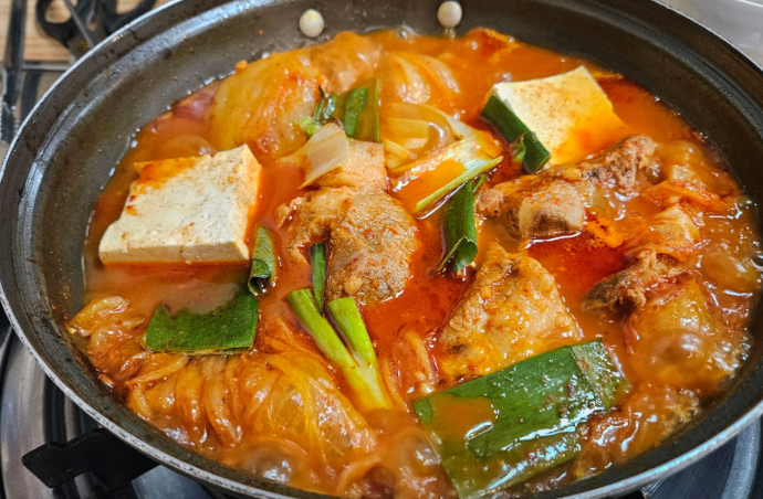 돌솥밥김치찌개 흑돼지삼겹살