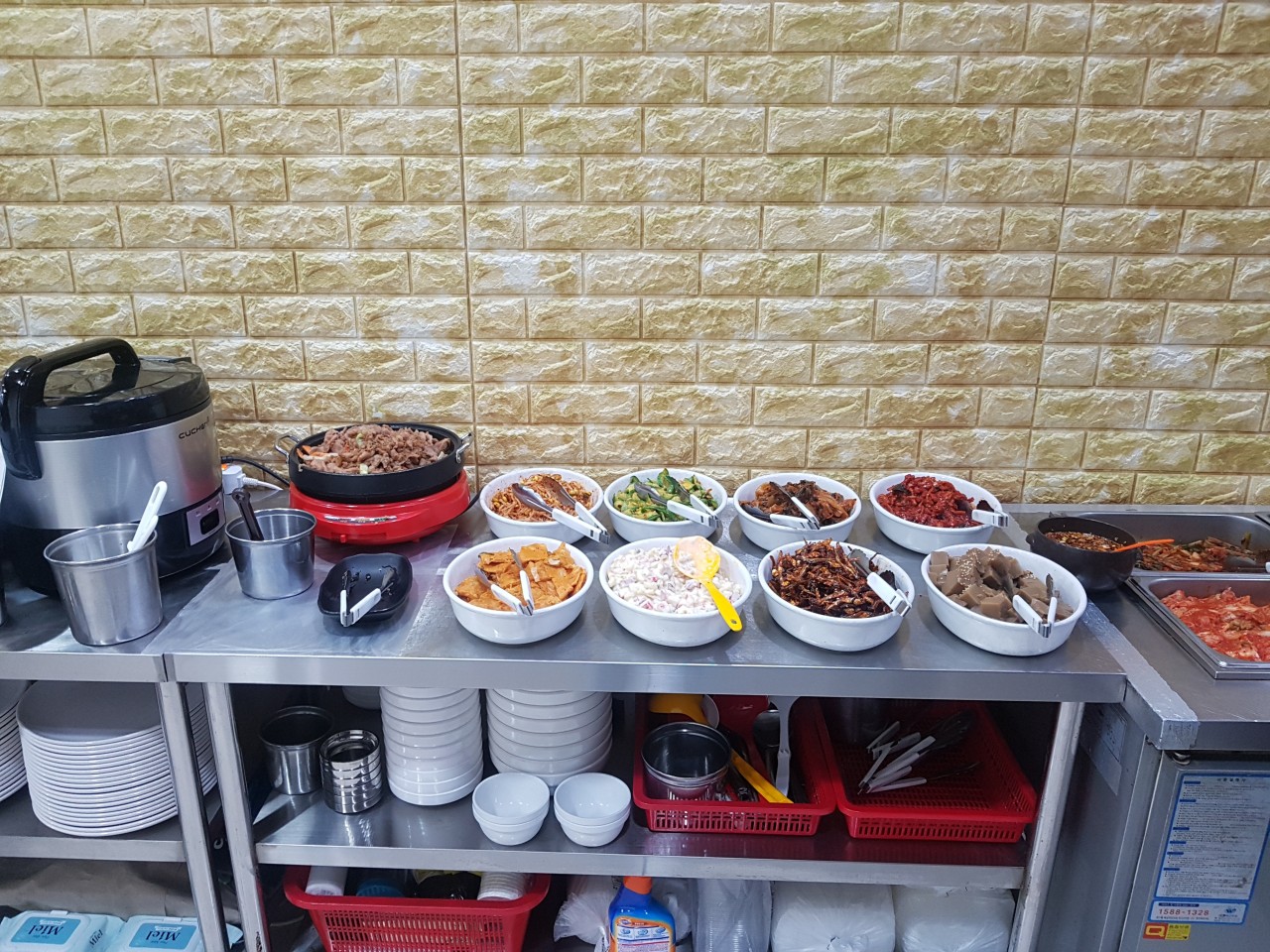 밥엔찬한식뷔페