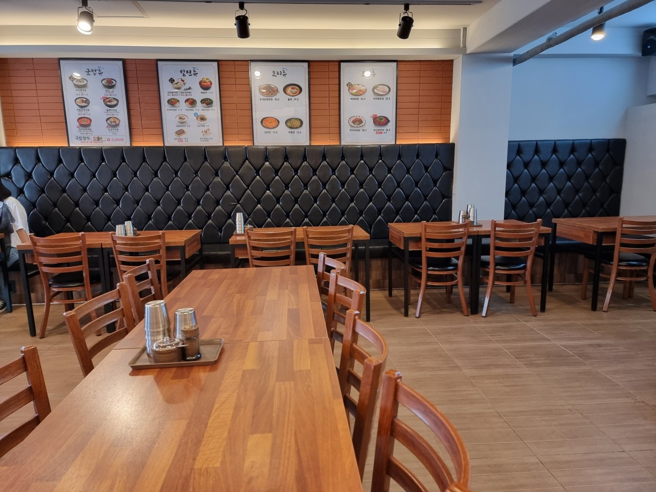 부산아지매국밥 오류동역점
