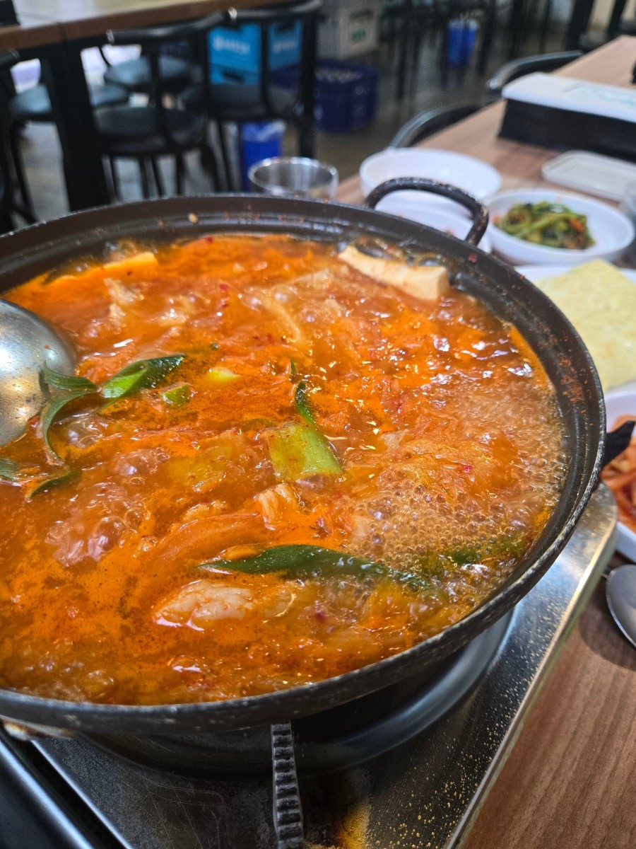 새말로김치찌개삼겹살
